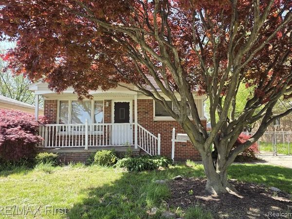 26451 Greenleaf Street, Roseville, MI 48066