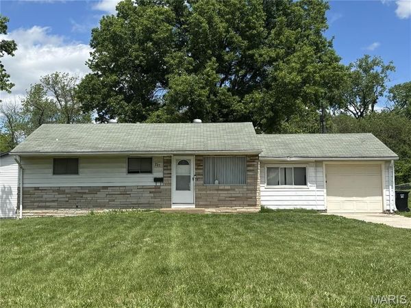 237 Ben Nevis Road , St Louis, MO 63137