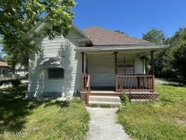 623 W 14th Street , Joplin, MO 64804