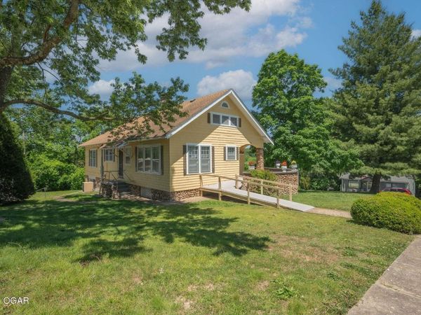 220 E Mckinney Street , Neosho, MO 64850
