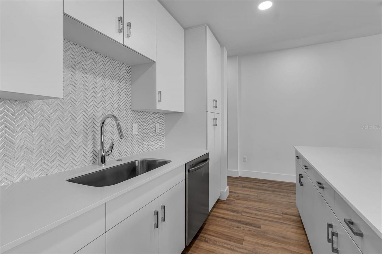 1703 N Tamiami Trail, Unit 211, Sarasota, FL 34234 Photo