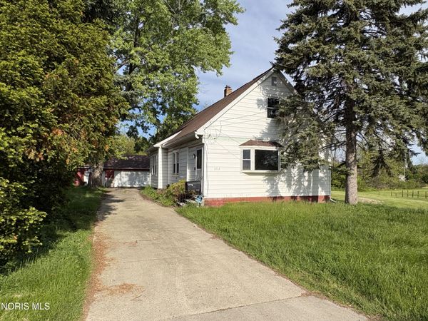 1312 Towers Road , Oregon, OH 43616
