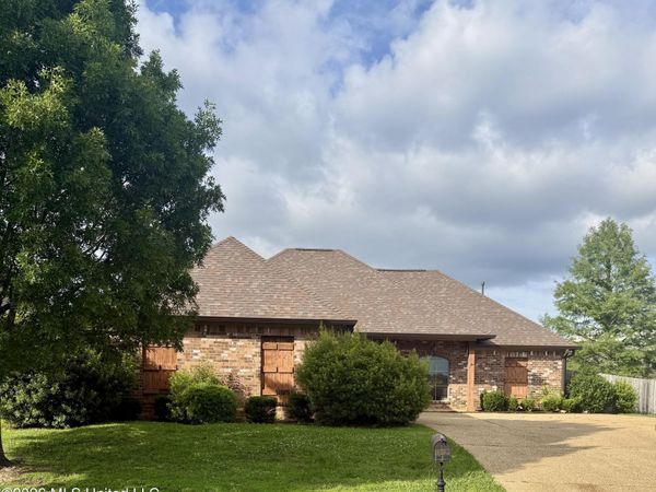 302 Pinecone Cove, Brandon, MS 39047