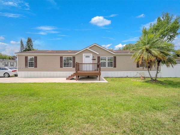 730 NW 217th Ter, Pembroke Pines, FL 33029