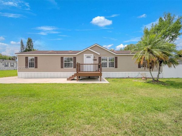 730 NW 217th Ter, Pembroke Pines, FL 33029