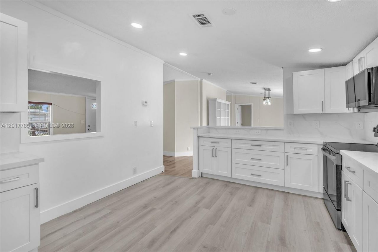 730 NW 217th Ter, Pembroke Pines, FL 33029 Photo