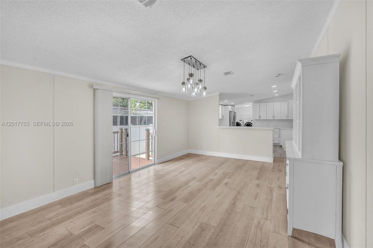 730 NW 217th Ter, Pembroke Pines, FL 33029 Photo
