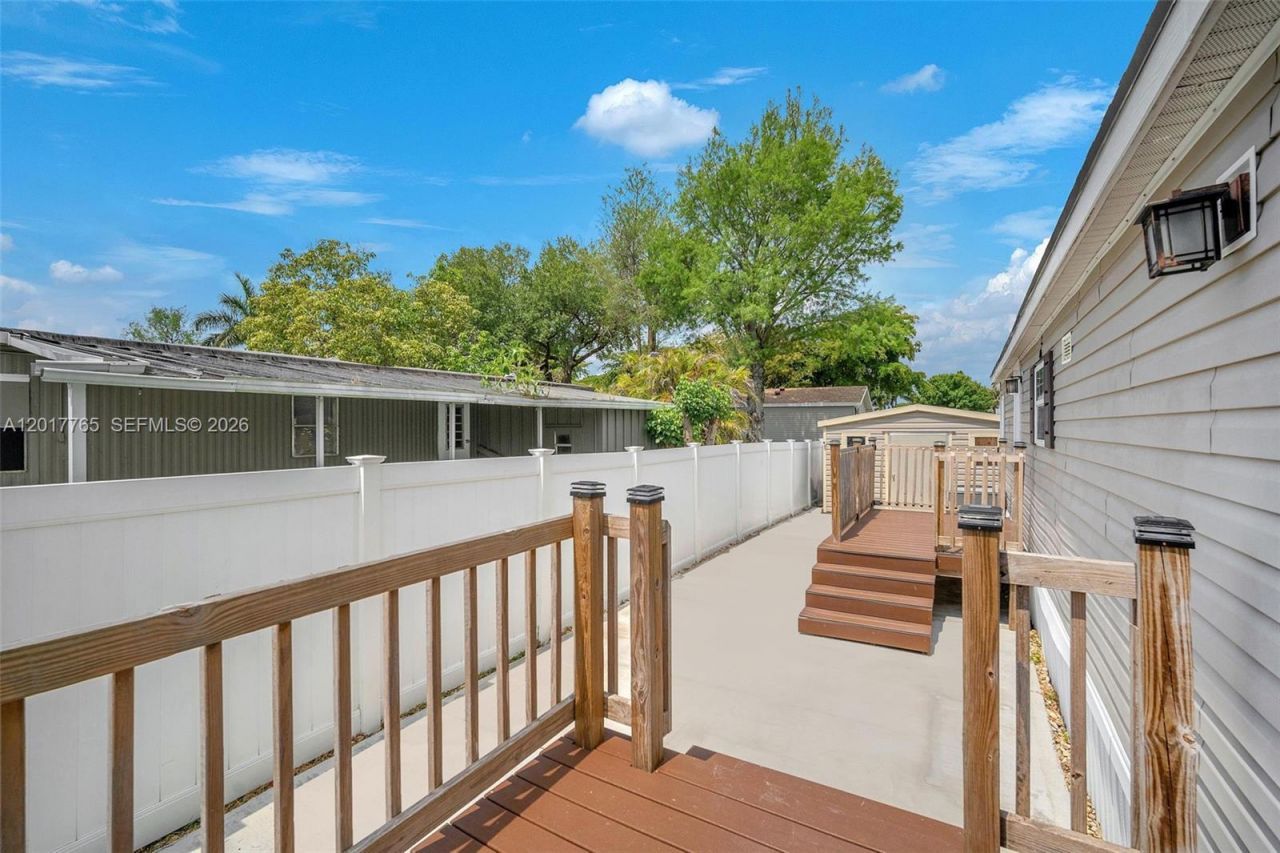 730 NW 217th Ter, Pembroke Pines, FL 33029 Photo