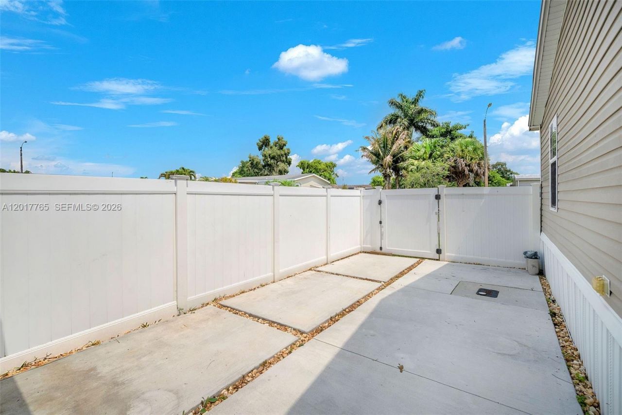 730 NW 217th Ter, Pembroke Pines, FL 33029 Photo