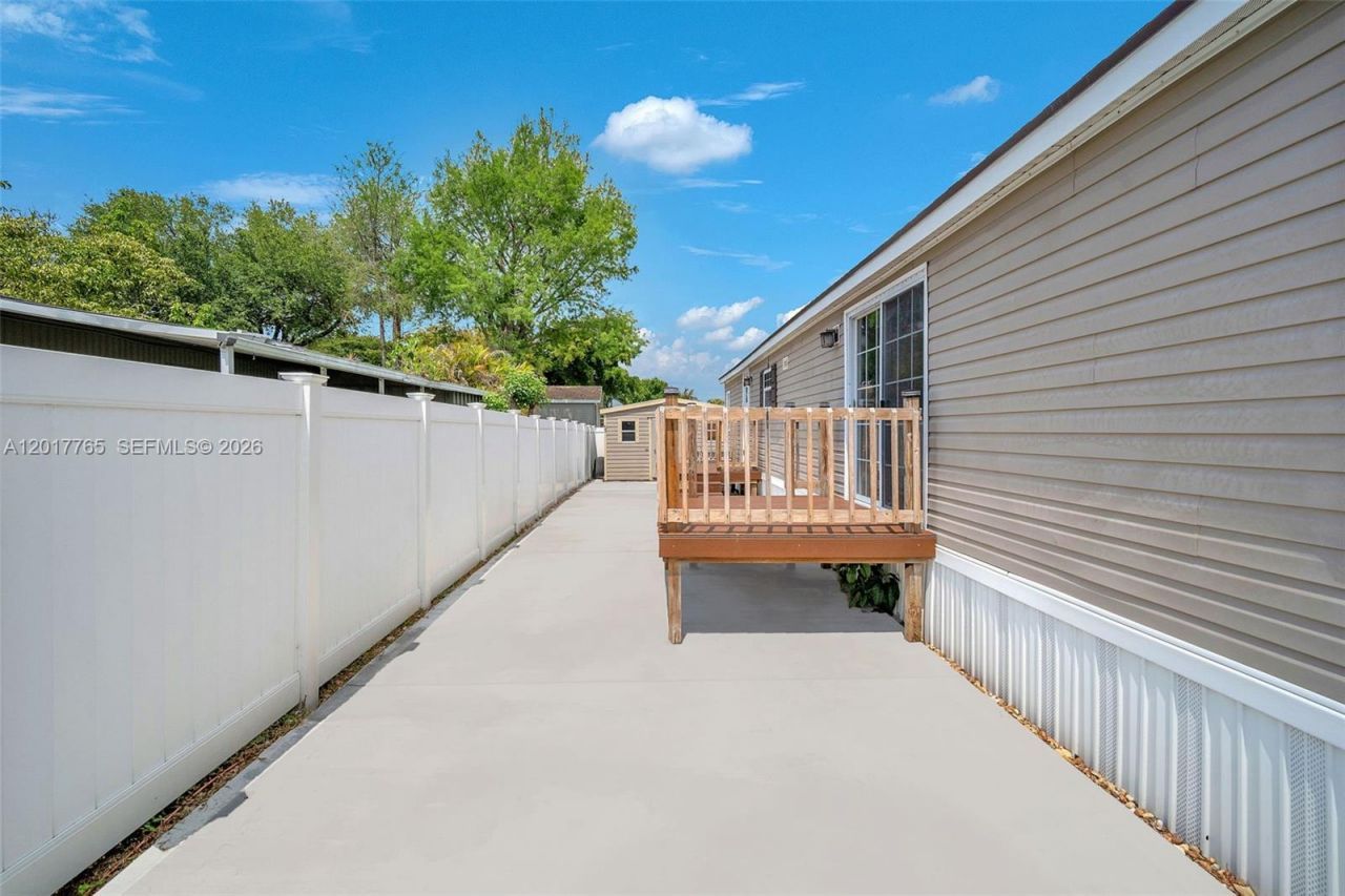 730 NW 217th Ter, Pembroke Pines, FL 33029 Photo