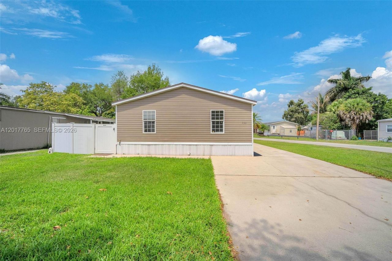 730 NW 217th Ter, Pembroke Pines, FL 33029 Photo