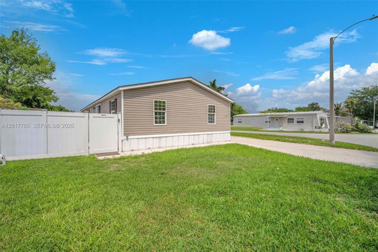 730 NW 217th Ter, Pembroke Pines, FL 33029 Photo
