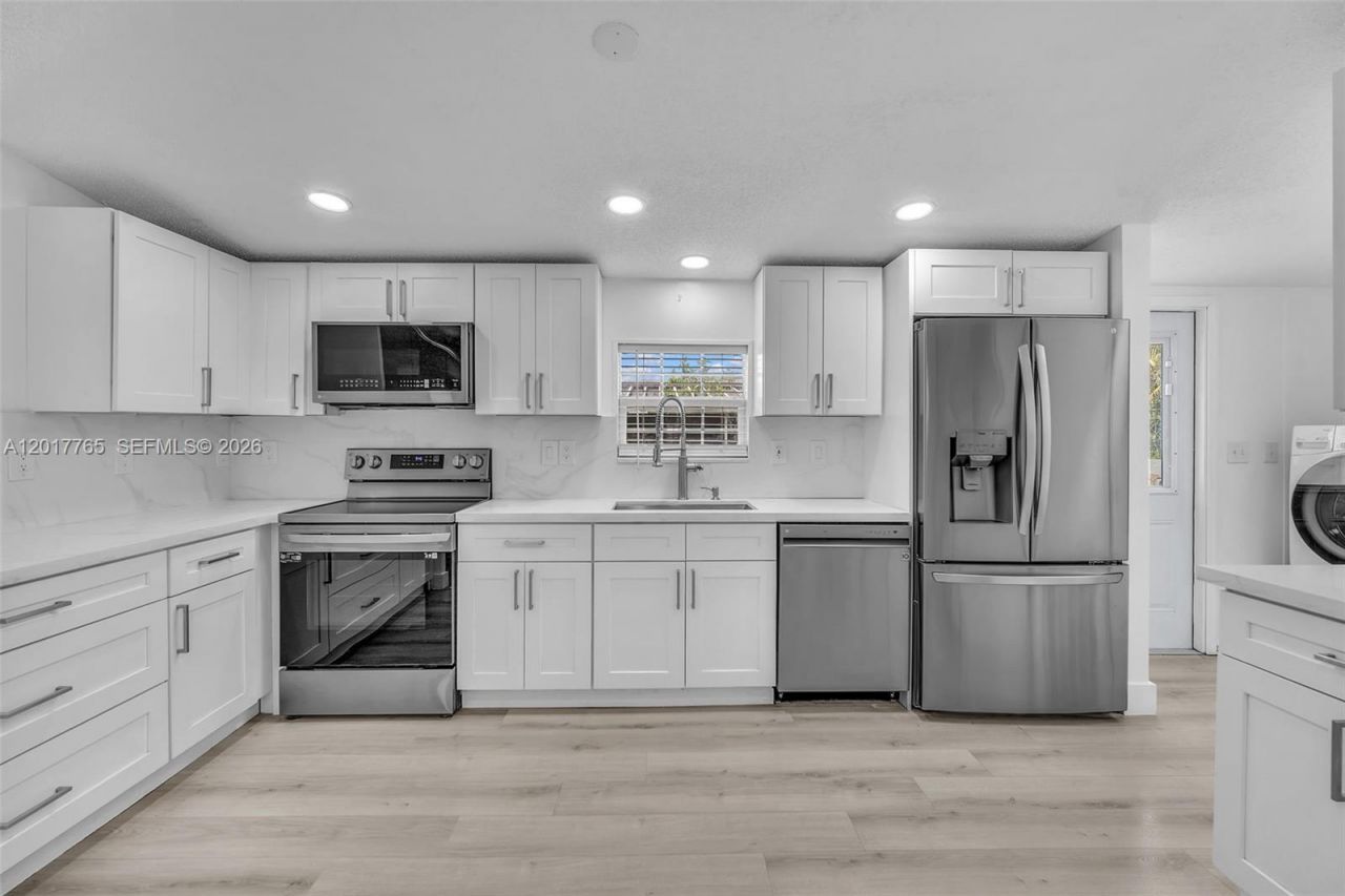 730 NW 217th Ter, Pembroke Pines, FL 33029 Photo