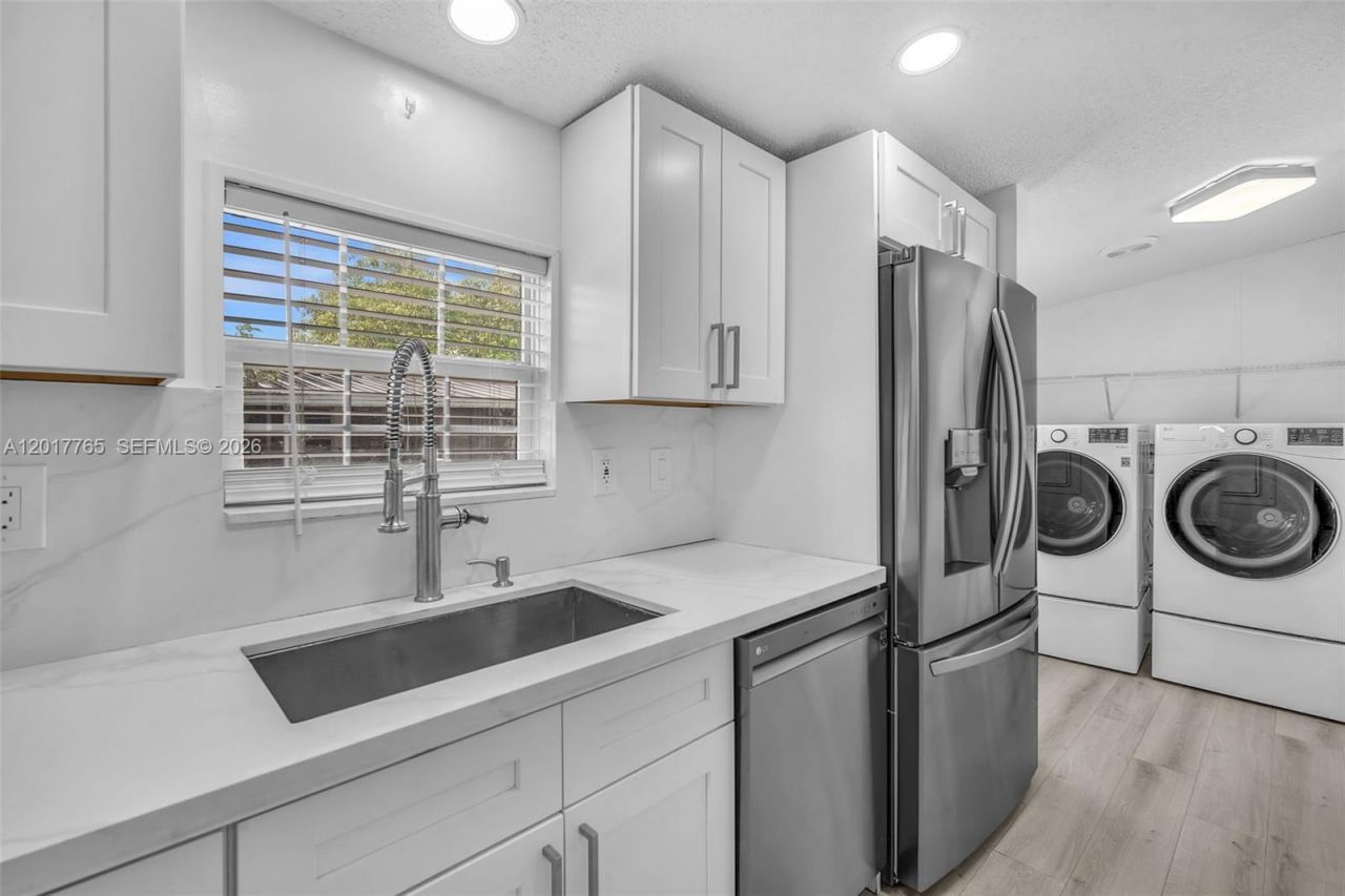 730 NW 217th Ter, Pembroke Pines, FL 33029 Photo