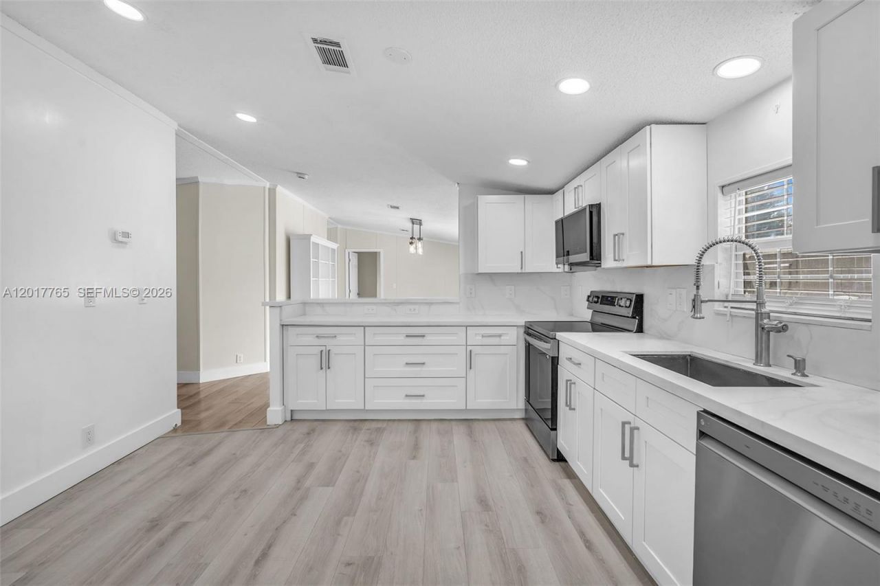 730 NW 217th Ter, Pembroke Pines, FL 33029 Photo