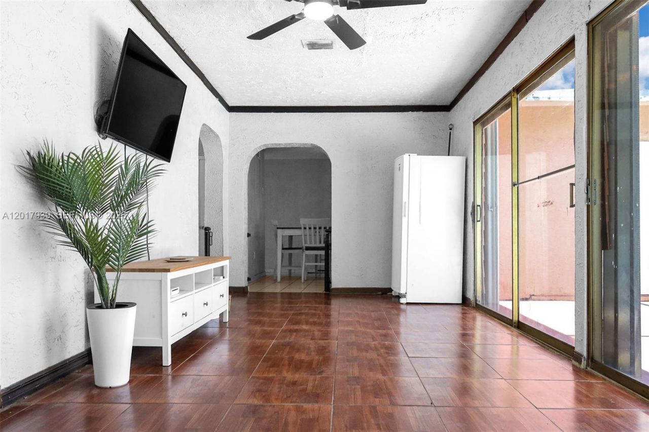 3405 E Shore Rd , Miramar, FL 33023 Photo