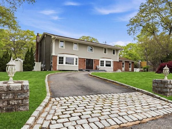 1 Whispering Court, Dix Hills, NY 11746