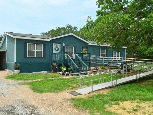 218 Texas Oak DR, Cedar Creek, TX 78612