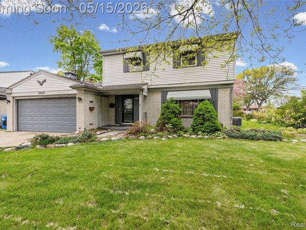 29687 Boewe Drive, Warren, MI 48092