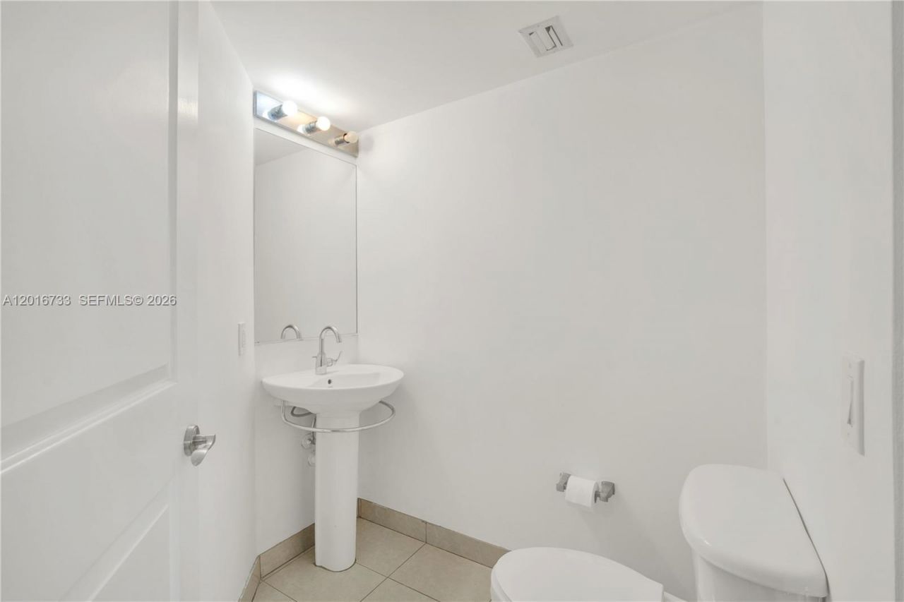 480 NE 30th St , Unit 1102, Miami, FL 33137 Photo