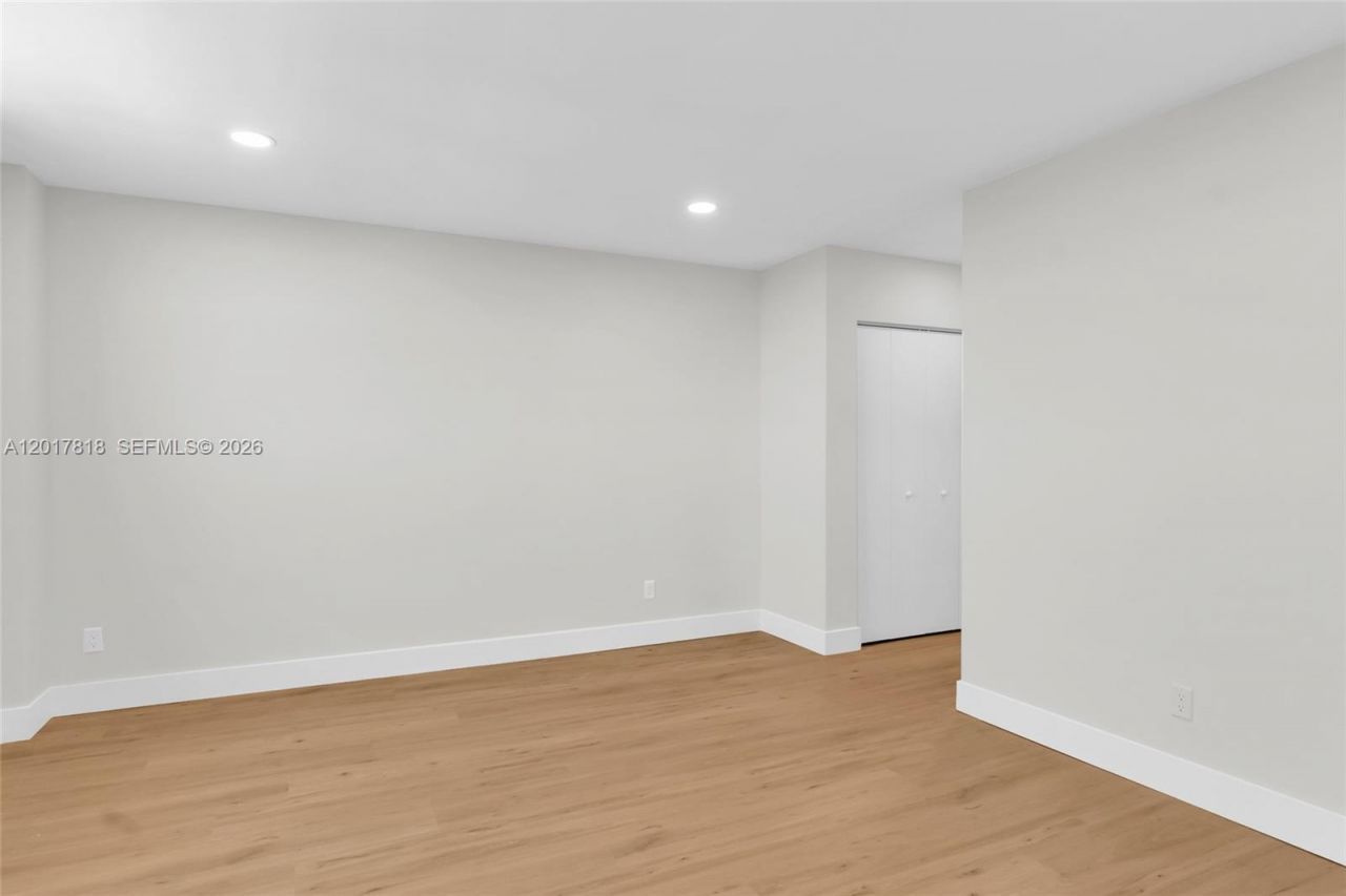 90 Edgewater Dr , Unit 525, Coral Gables, FL 33133 Photo