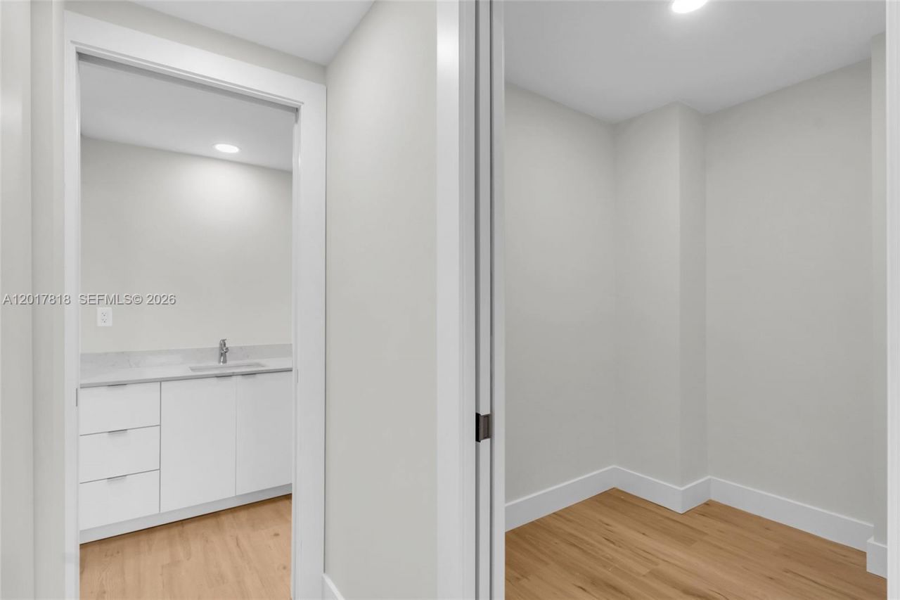 90 Edgewater Dr , Unit 525, Coral Gables, FL 33133 Photo