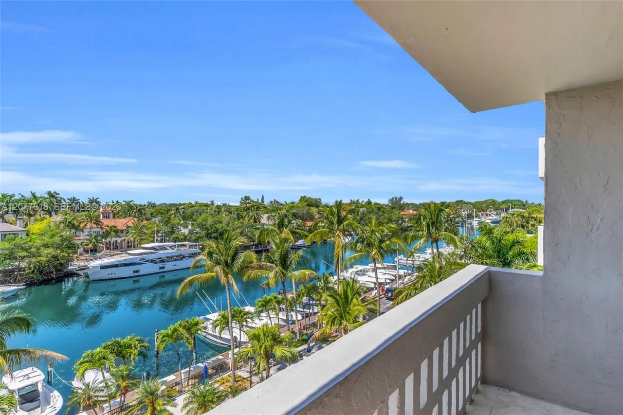 90 Edgewater Dr , Unit 525, Coral Gables, FL 33133 Photo
