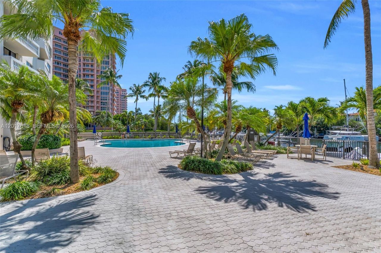 90 Edgewater Dr , Unit 525, Coral Gables, FL 33133 Photo