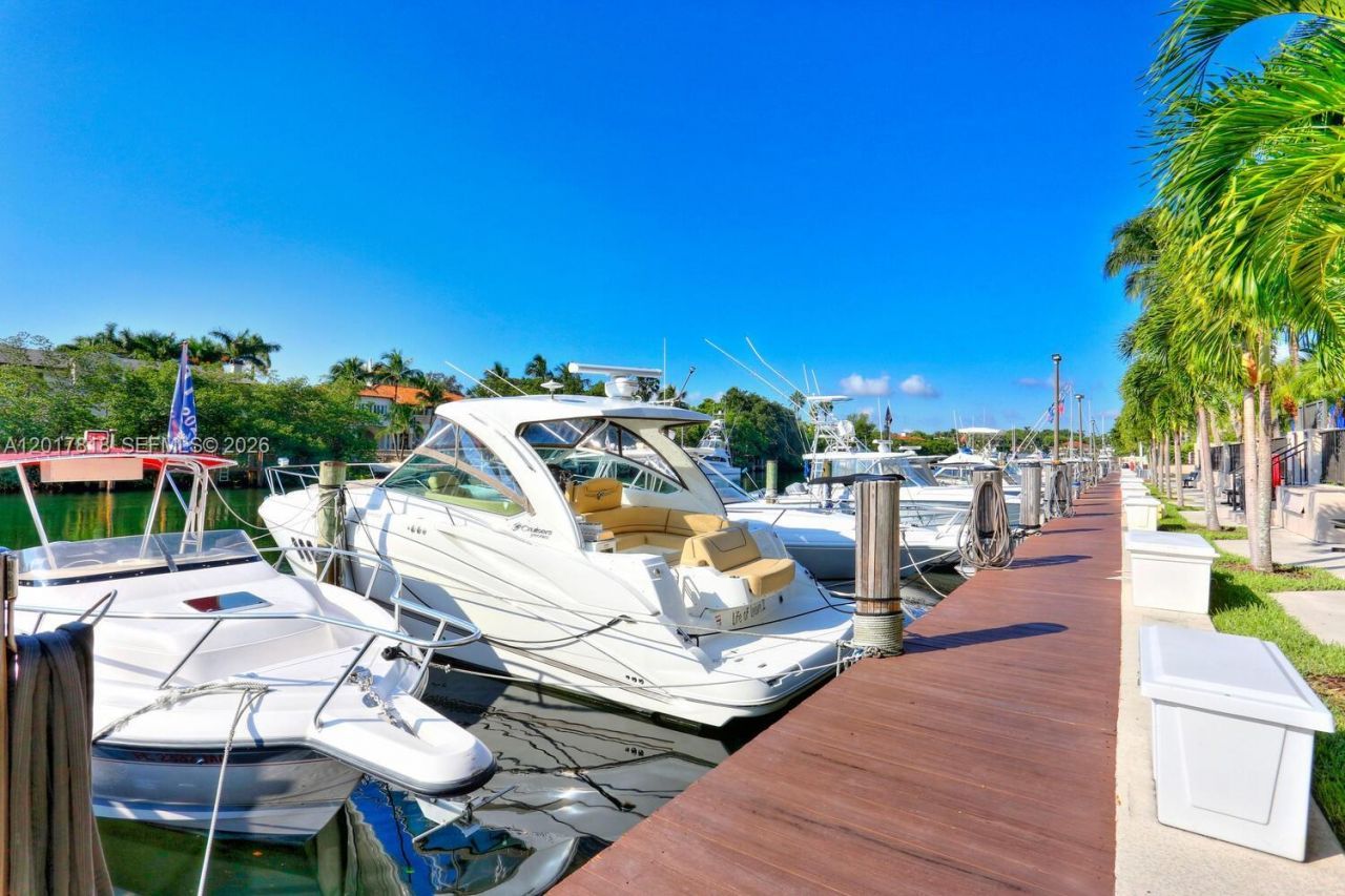 90 Edgewater Dr , Unit 525, Coral Gables, FL 33133 Photo