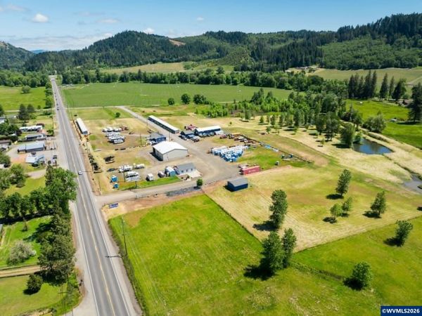 215 Lawson Ln, Tenmile, OR 97481