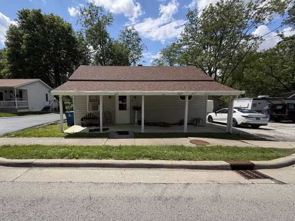 1026 N Market Street , Monticello, IL 61856