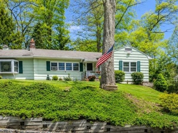 76 Washington Dr, Watchung, NJ 07069