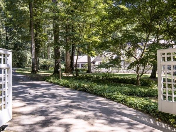 620 Van Beuren Rd, Harding, NJ 07960