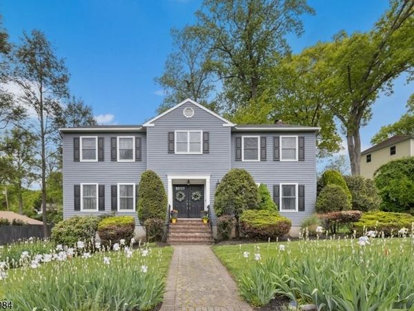 220 Queens Ln, Mountainside, NJ 07092