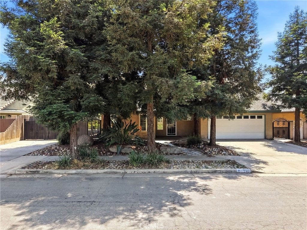 247 E Kennedy, Tulare, CA 93274 Main Photo