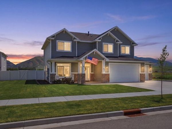 695 S 400 E, Hyrum, UT 84319