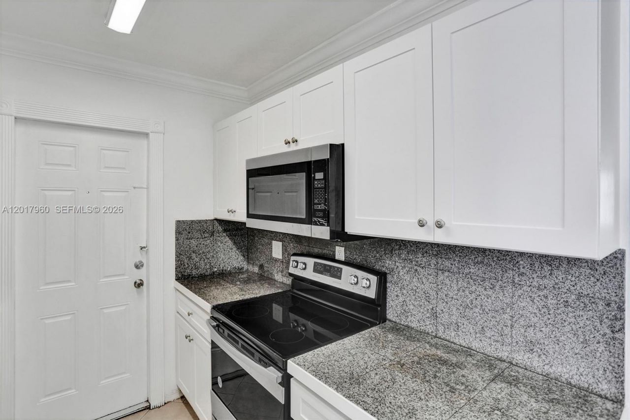 713 Collins Ave, Unit 42, Miami Beach, FL 33139 Photo