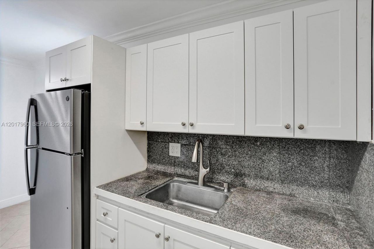713 Collins Ave, Unit 42, Miami Beach, FL 33139 Photo