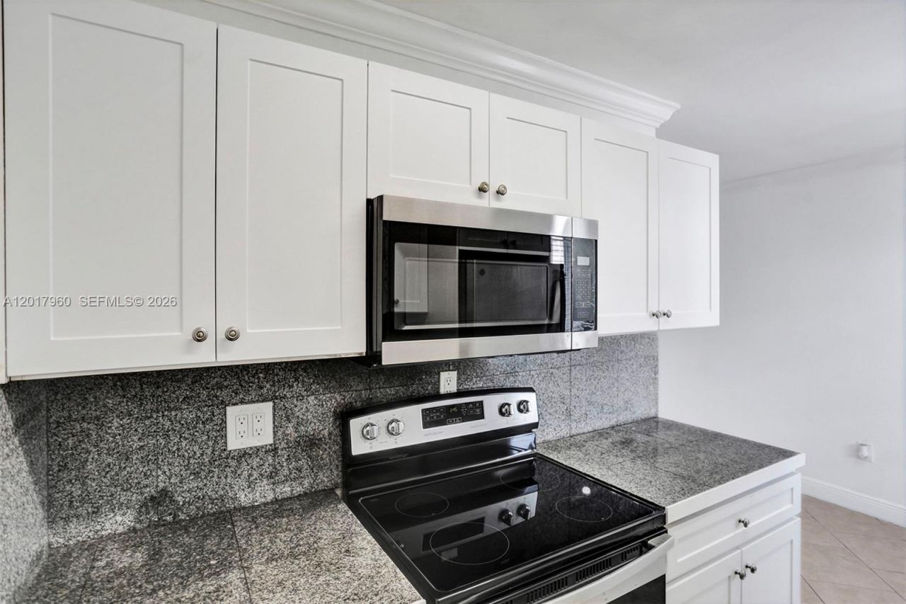 713 Collins Ave, Unit 42, Miami Beach, FL 33139 Photo