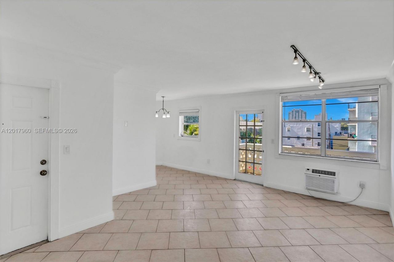 713 Collins Ave, Unit 42, Miami Beach, FL 33139 Photo