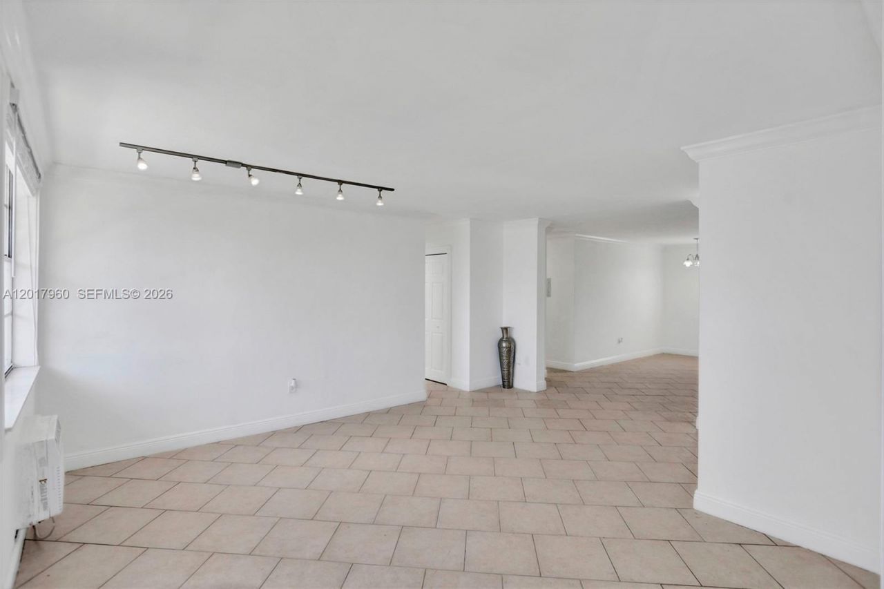 713 Collins Ave, Unit 42, Miami Beach, FL 33139 Photo