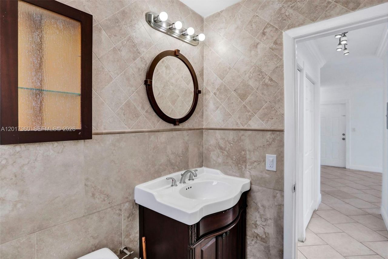 713 Collins Ave, Unit 42, Miami Beach, FL 33139 Photo