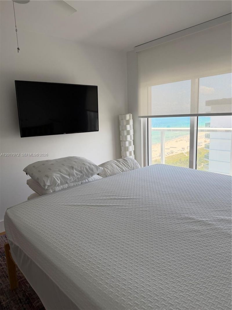 2457 Collins Ave , Unit PH-5, Miami Beach, FL 33140 Photo