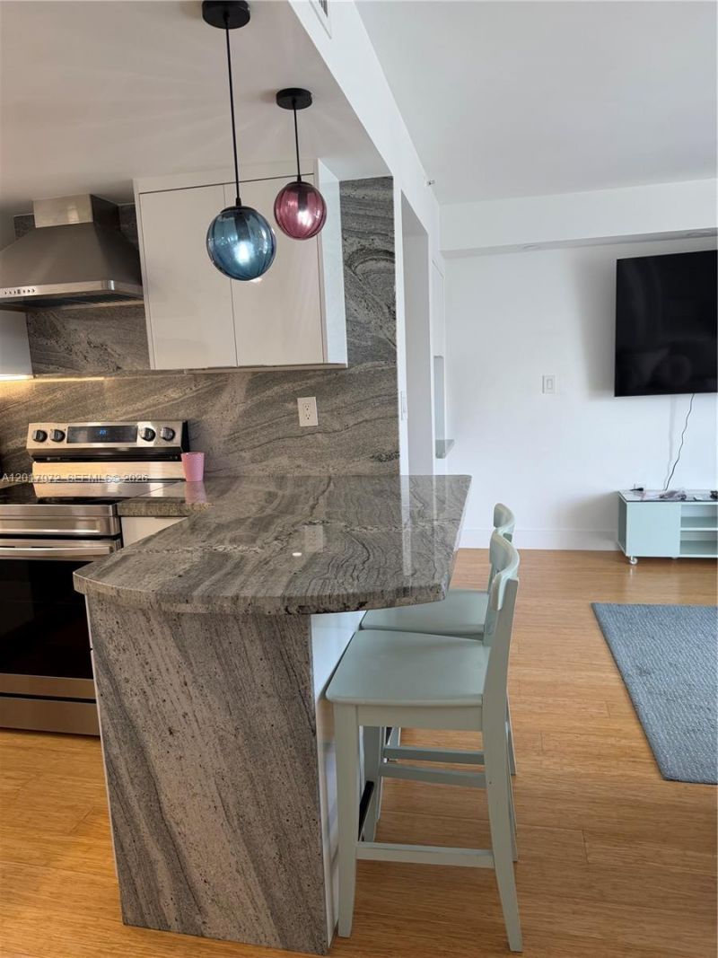 2457 Collins Ave , Unit PH-5, Miami Beach, FL 33140 Photo