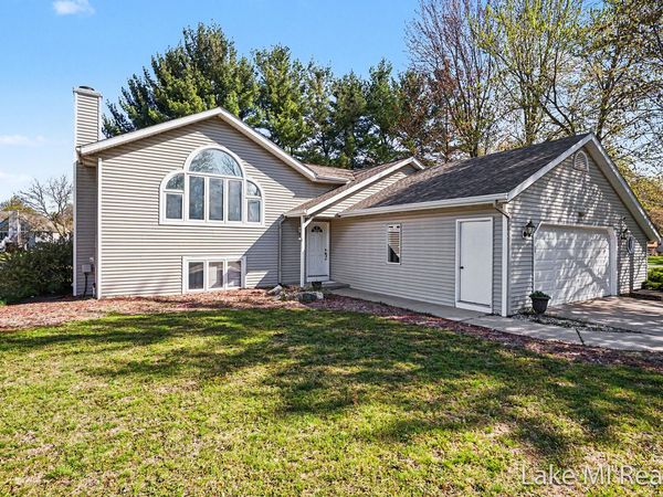 429 Pine Lake Court, Holland, MI 49424