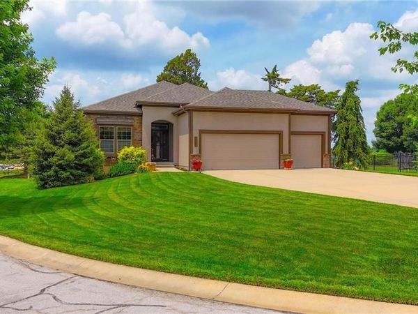 10830 S DEER RUN Street, Olathe, KS 66061