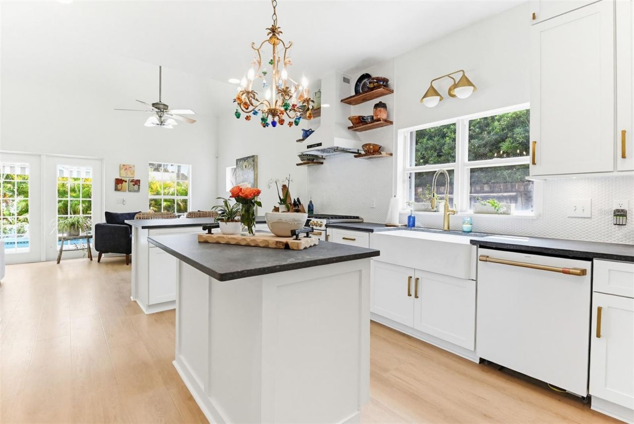 915 Maple Street, New Smyrna Beach, FL 32169 Photo