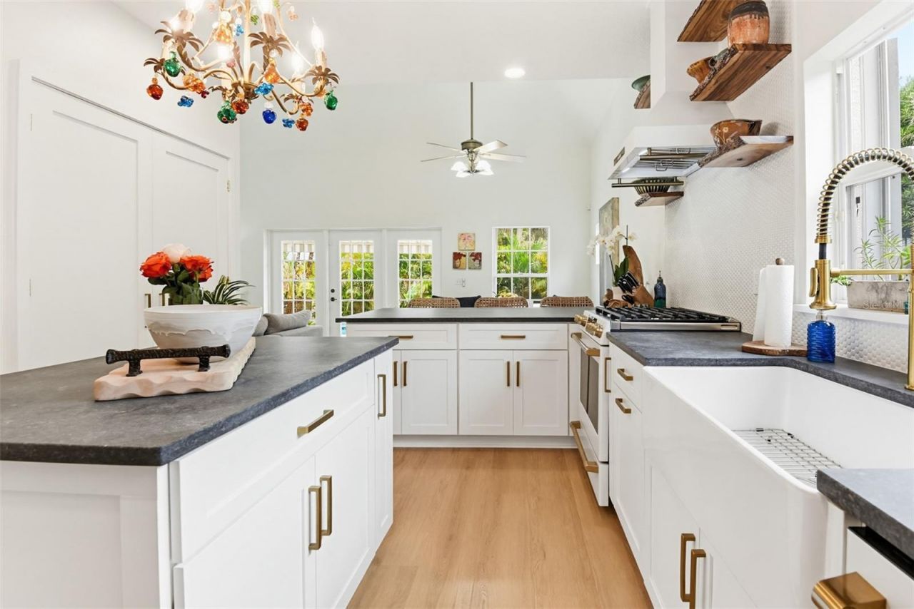 915 Maple Street, New Smyrna Beach, FL 32169 Photo