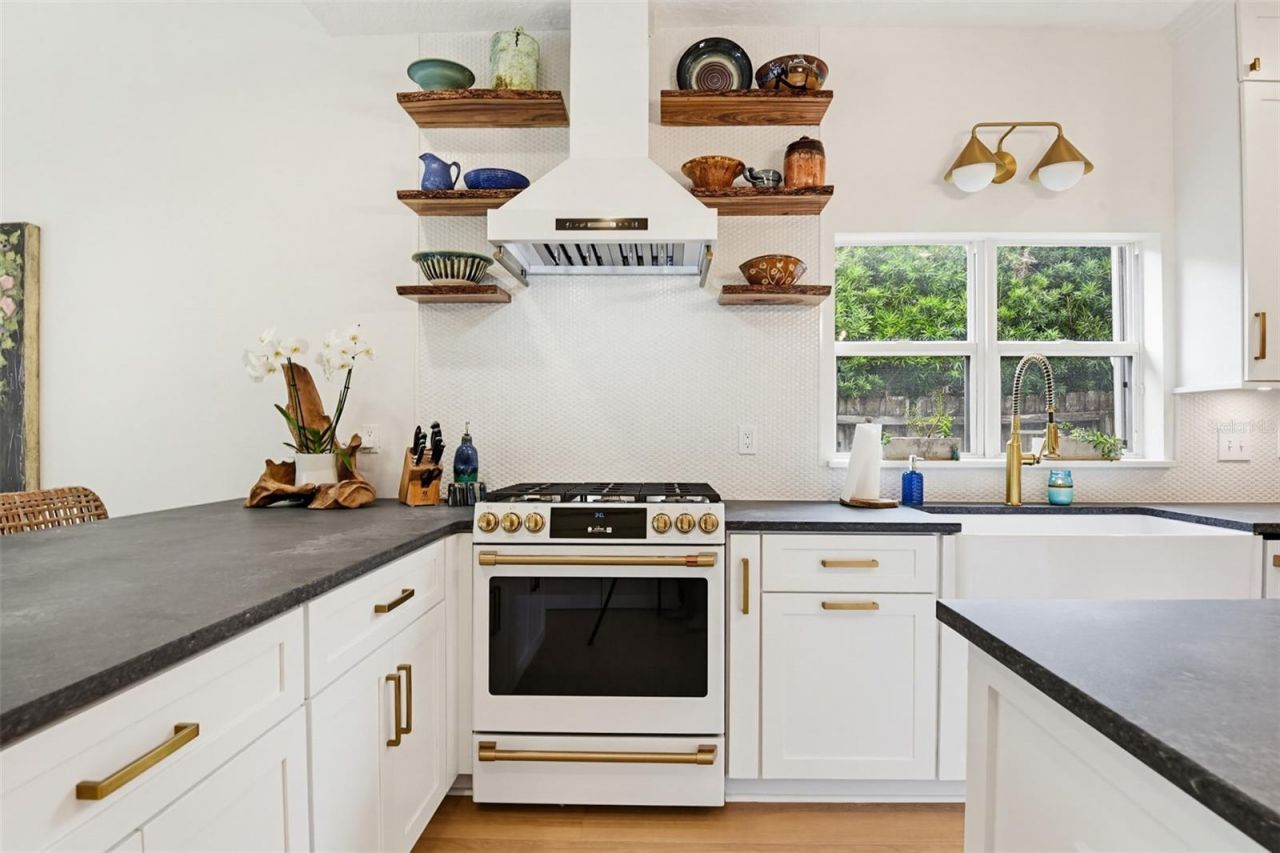 915 Maple Street, New Smyrna Beach, FL 32169 Photo