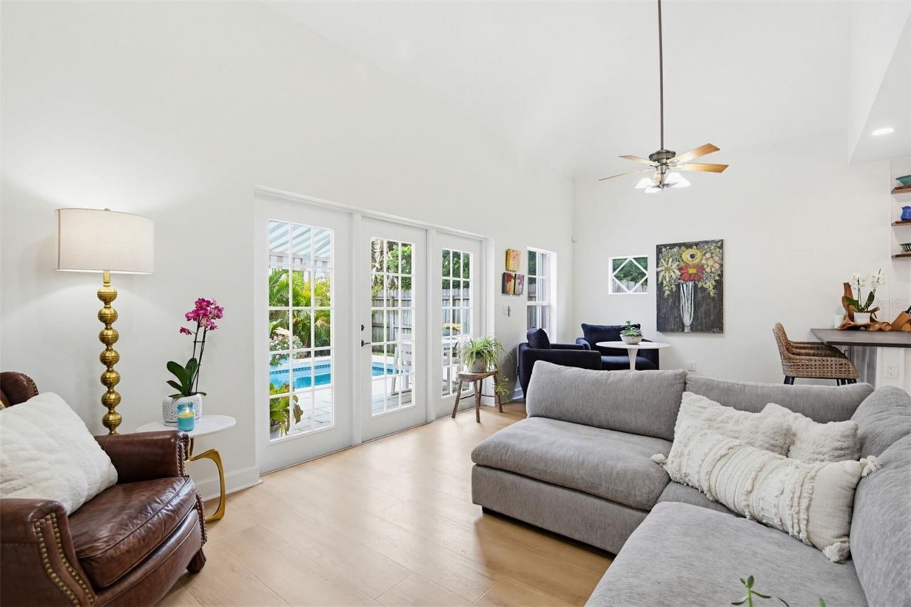 915 Maple Street, New Smyrna Beach, FL 32169 Photo